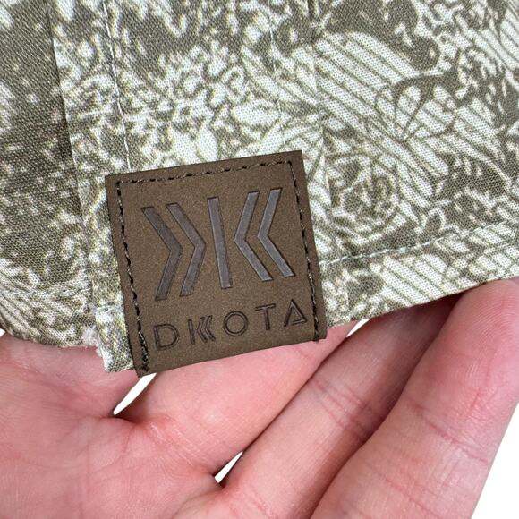 Dakota NWOT Tan Cream Floral Daisy Short Sleeve Collared Button Up Shirt Size XL - Picture 5 of 6